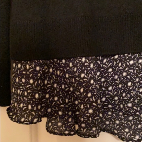 Light Sweater with bottom detail - Picture 3 of 9